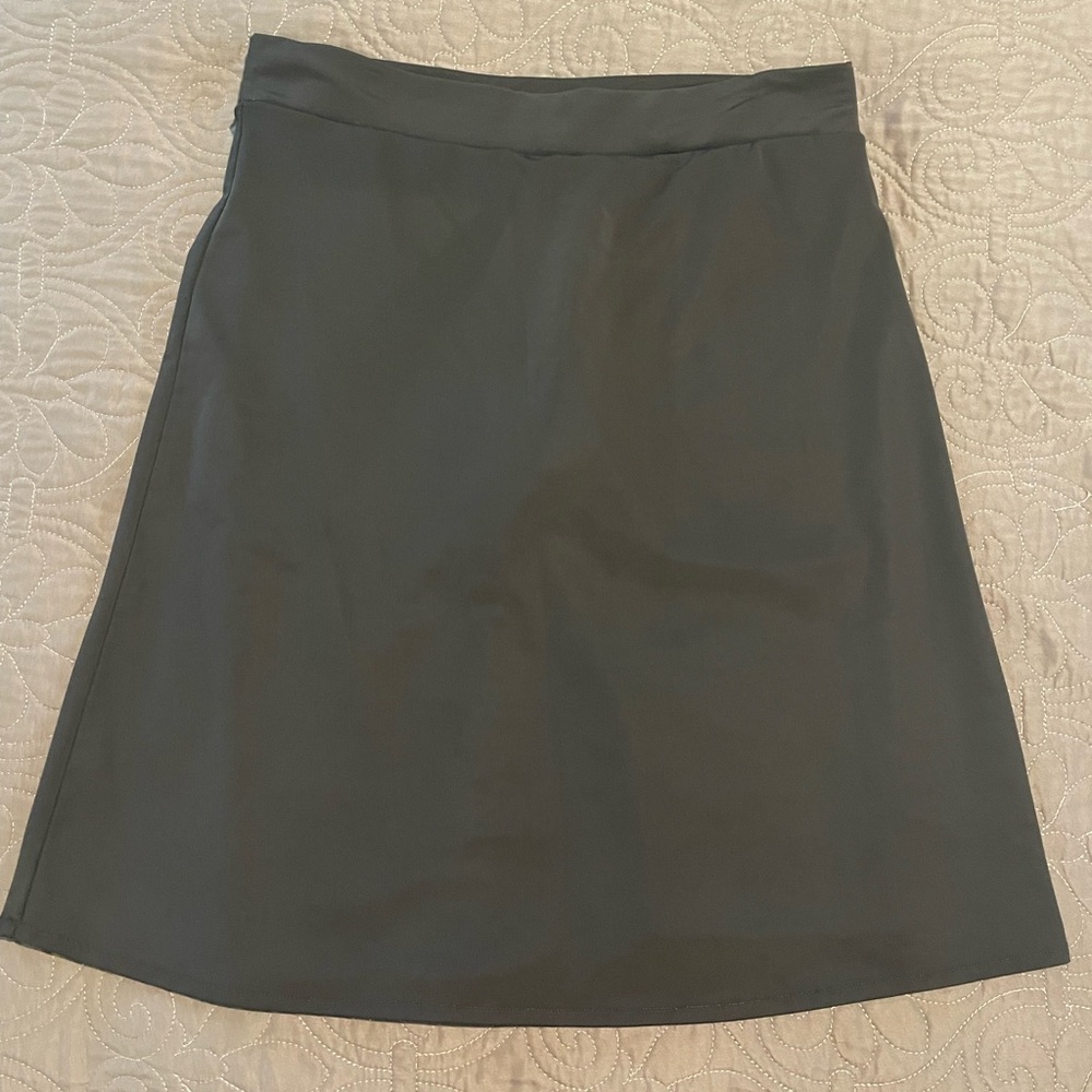 Black athletic skirt with leggings